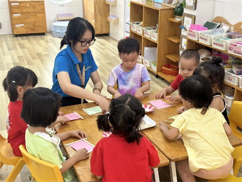 Lớp Mầm 1 học kỹ năng sống